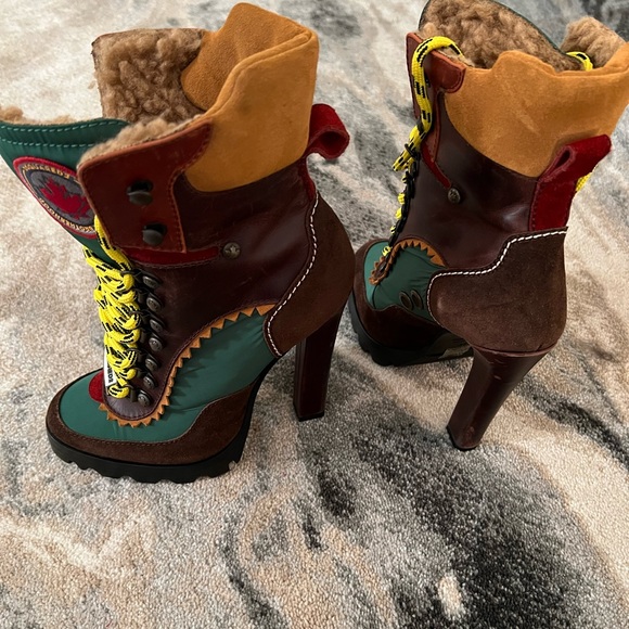 Dsquared2 winter boots super cozy and comfortable never worn. - Picture 3 of 5